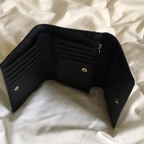 Tory Burch Robinson Medium Black Saffiano Wallet - Picture 4 of 5